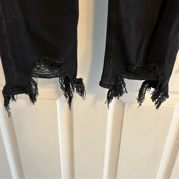 American Eagle Women's Mom Jeans Black with heavy distressing and holes size 8 - Picture 3 of 10